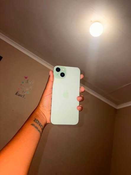 iPhone 15 plus photo 2