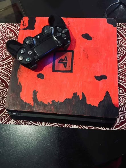 PS4 slim, with one controller photo 3
