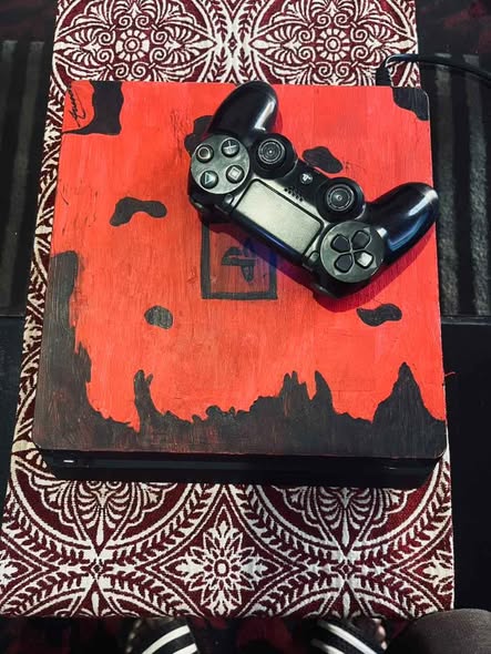 PS4 slim, with one controller photo 1