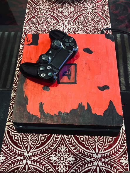 PS4 slim, with one controller photo 4