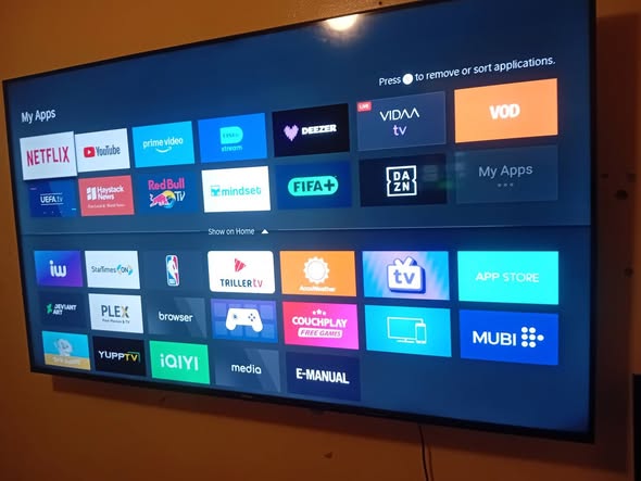 HISENSE QLED 80INCH SMART TV photo 1