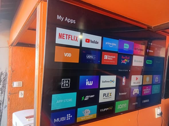 HISENSE QLED 80INCH SMART TV photo 2
