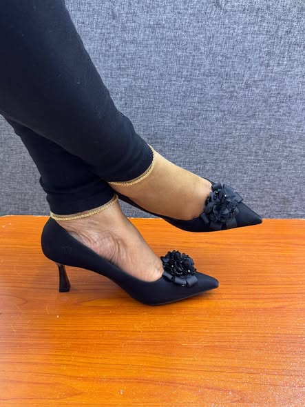 QUALITY LADIES HEELS photo 2