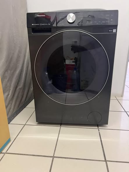 12 kg Hisense front loader washing machine photo 2