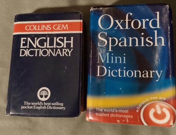 Mini Spanish and English dictionary offers photo 1