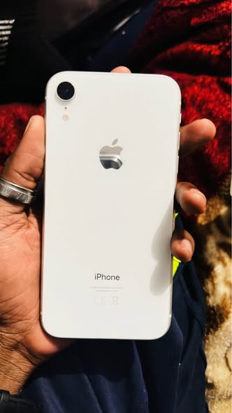 iPhone XR photo 4