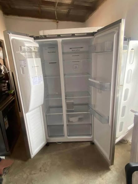 Hisense Double Door Fridge photo 3