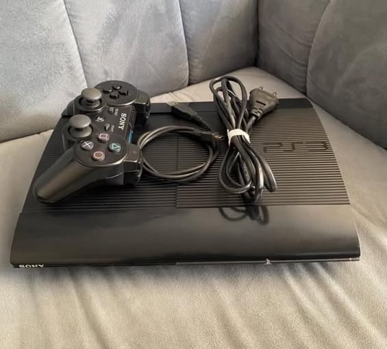 PS3 super slim photo 1