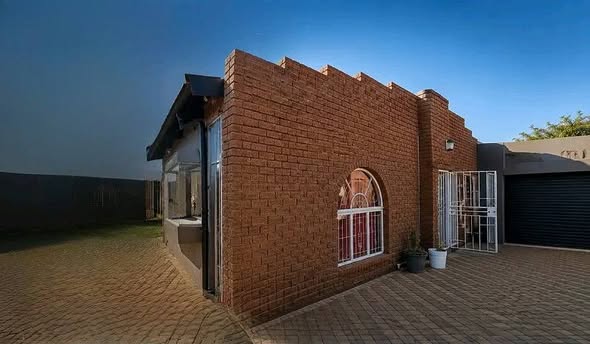 House - Rent photo 2