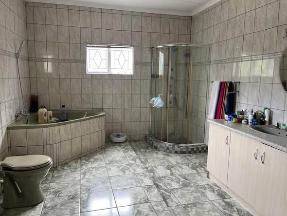 BEAUTIFUL FREESTANDING FAMILY HOME FOR SALE photo 2