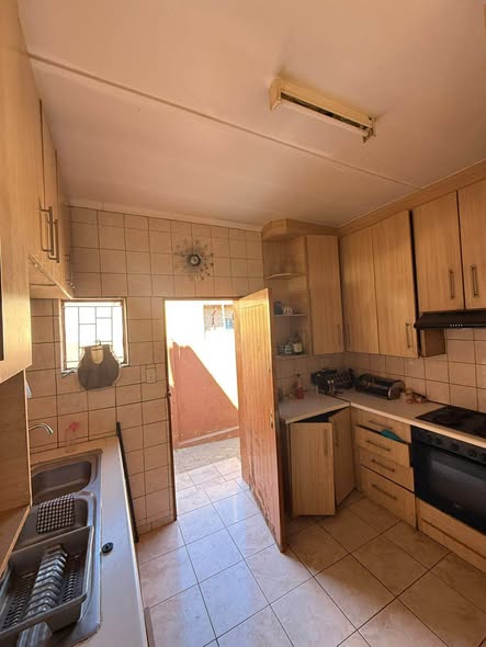 4 Bedroom house for sale📍Old Rocky Crest (Needs TLC) photo 1