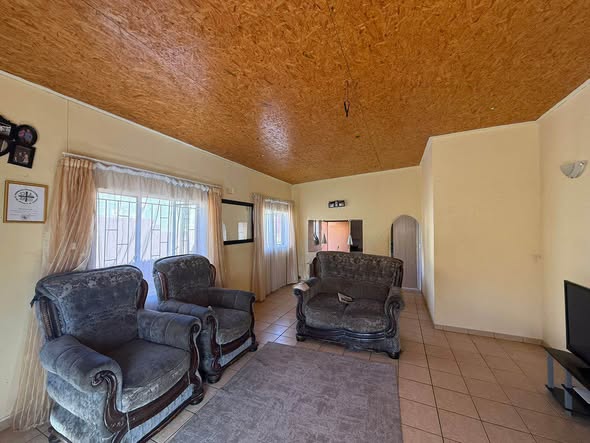 4 Bedroom house for sale📍Old Rocky Crest (Needs TLC) photo 2