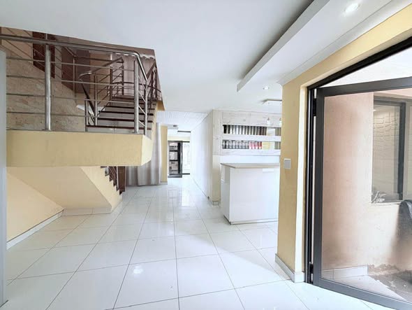 Hockland house for sale photo 5