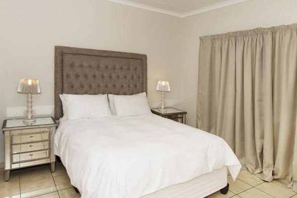 TOWN HOUSES FOR SALE photo 2