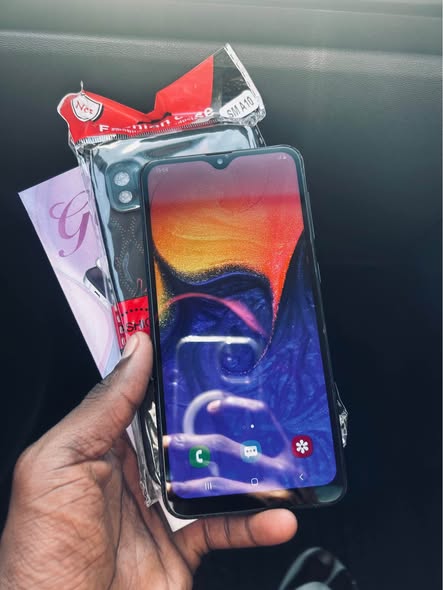 Samsung A10 photo 2