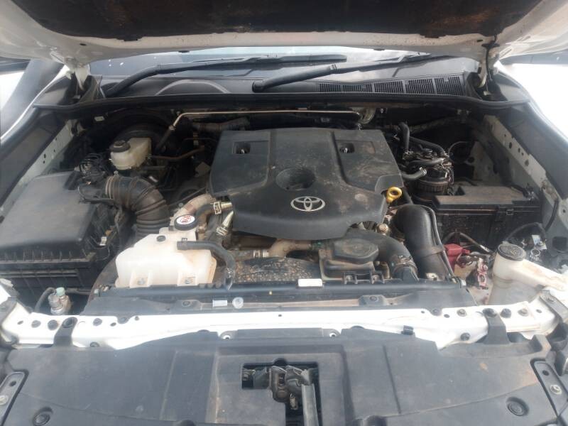 2021 TOYOTA HILUX 2.8 GD-6 RB LEGEND 4X4 photo 5