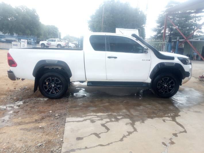 2021 TOYOTA HILUX 2.8 GD-6 RB LEGEND 4X4 photo 3