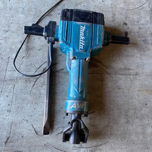 Makita Demolish jack hammer photo 1