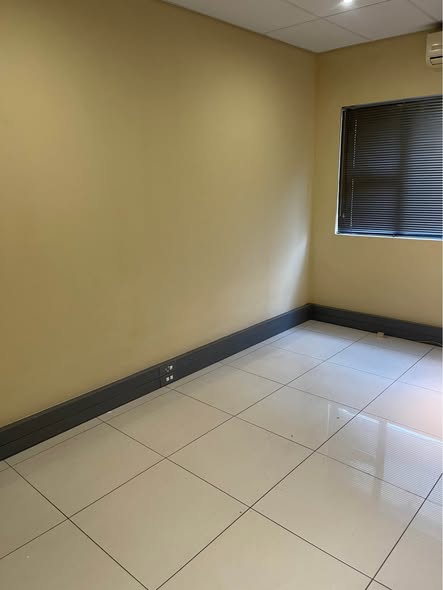 Office to rent photo 1