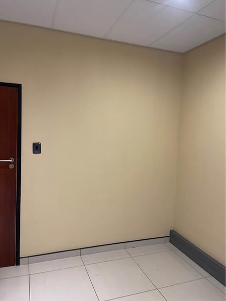 Office to rent photo 3