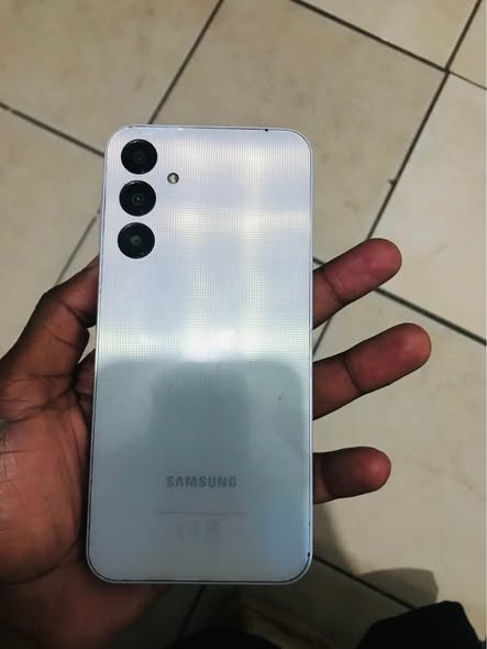 Samsung A25 photo 3