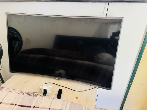 SAMSUNG 55 CURVE SMART TV photo 3