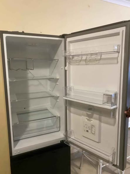 Hisense Black mirror fridge photo 3