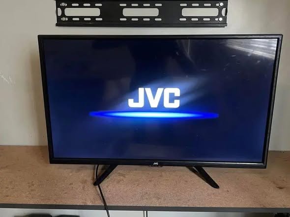 32inch JVC LED TV photo 1