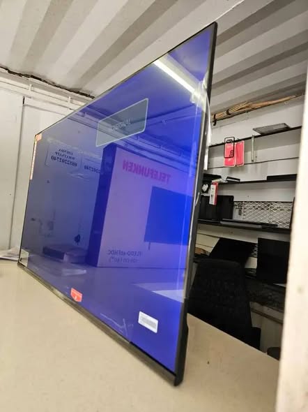 Telefunken 42 inch TV photo 4