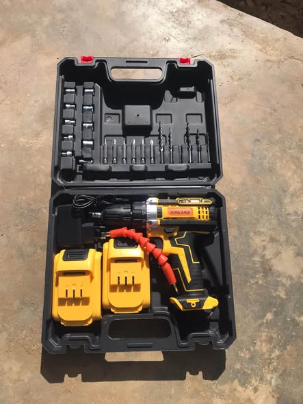 Rechargeable drill set photo 1