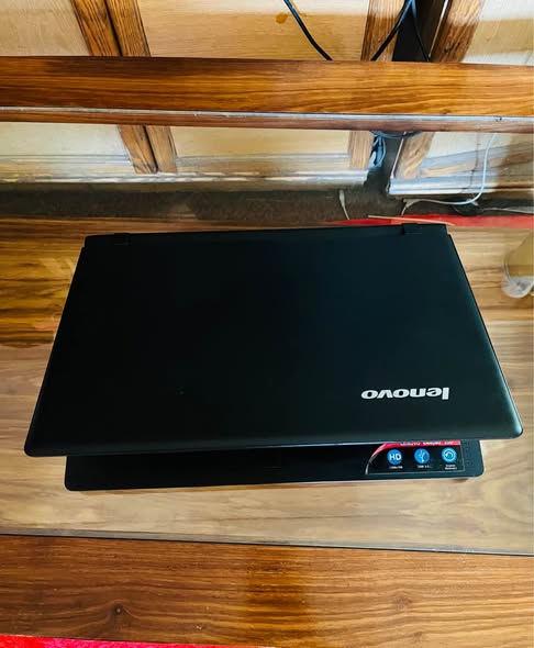 Lenovo laptop photo 3