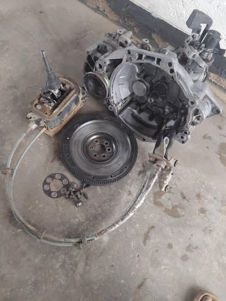 Golf 4 gearbox,gearlinkz and flywheel photo 1