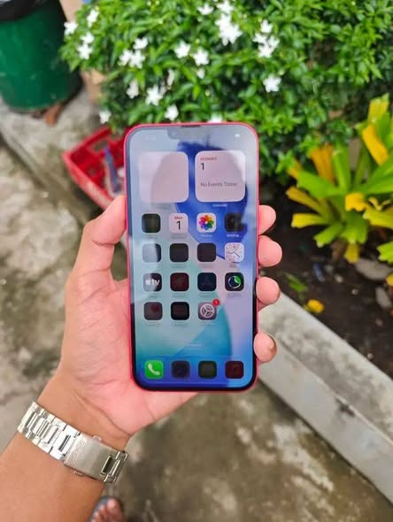 iPhone 14 photo 2