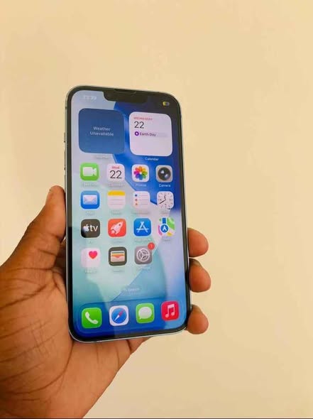 iPhone 14 photo 2