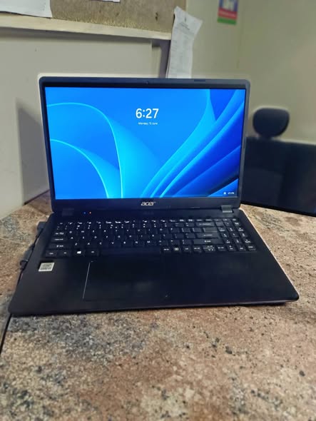 Acer aspire 3 i3 10th generation photo 2