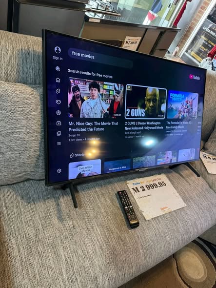 SAMSUNG 43 INCHES SMART TV photo 2