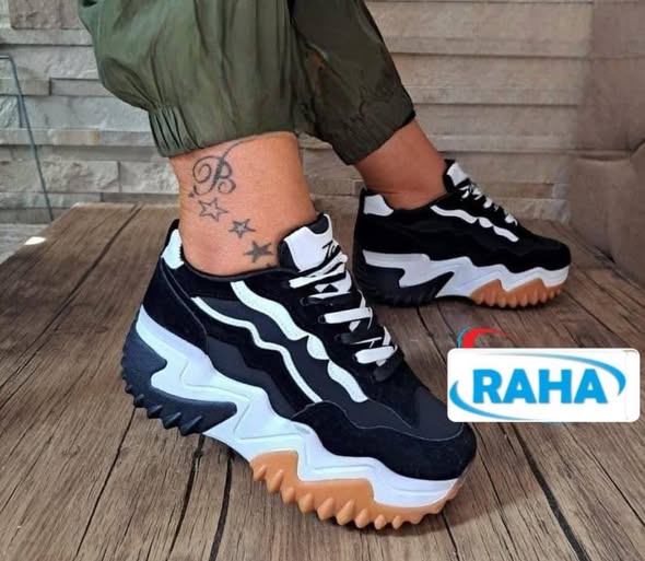 Sneakers photo 2