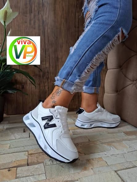 Sneakers photo 1