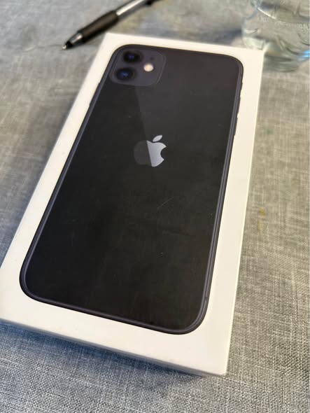 iPhone 11 Black 64 Gig photo 2