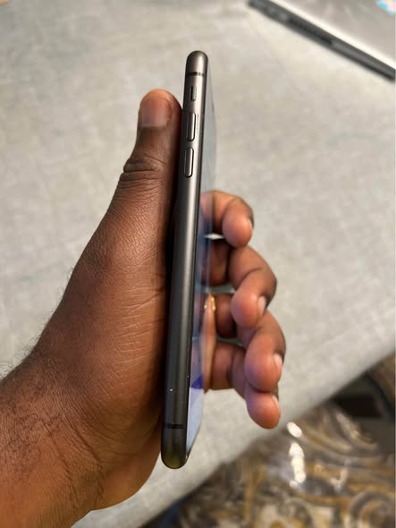 iPhone 11 Black 64 Gig photo 3