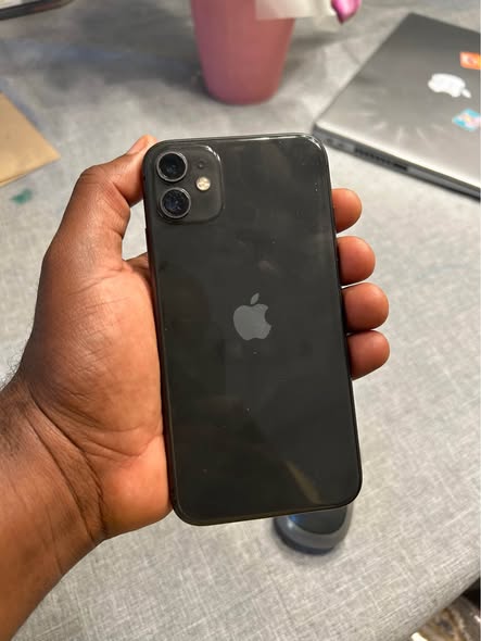 iPhone 11 Black 64 Gig photo 5