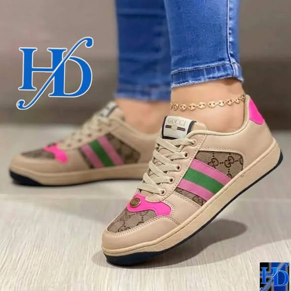 Sneakers photo 1