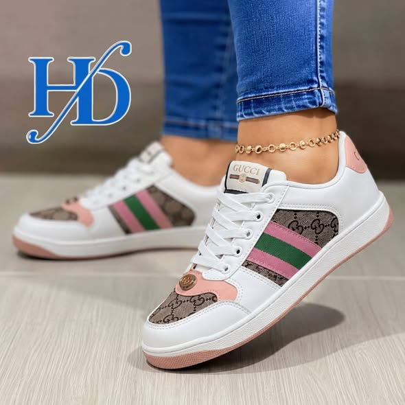 Sneakers photo 3