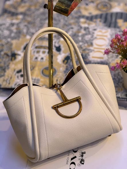 Quality handbag photo 1