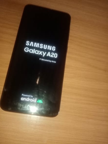 Samsung A20 photo 2