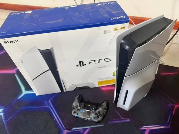PS5 1TB Storage Digital and disk 1 controller photo 1