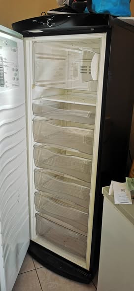 WHIRLPOOL FRIDGE photo 1