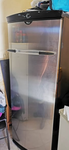 WHIRLPOOL FRIDGE photo 2