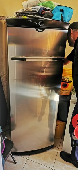 WHIRLPOOL FRIDGE photo 3