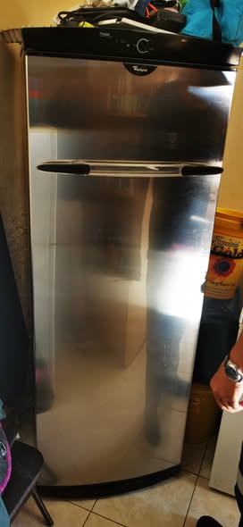 WHIRLPOOL FRIDGE photo 4